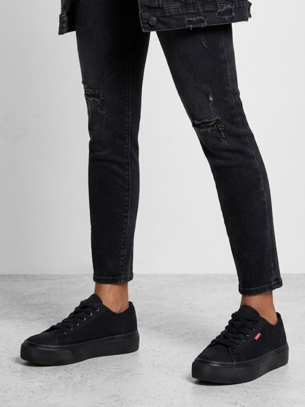 Levi’s Soft Grunge Black Canvas Low Top Platform Sneakers Womens 7